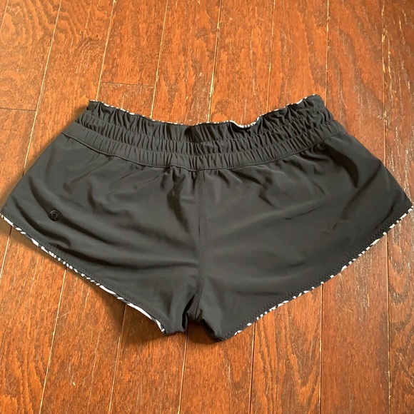 Lululemon reversible shorts - Picture 2 of 6